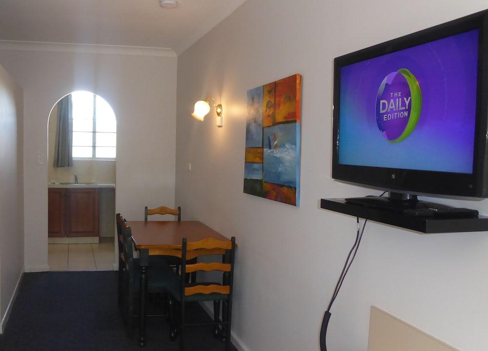 Tower Court Motel - Adults Only Haven Hervey Bay Exterior photo