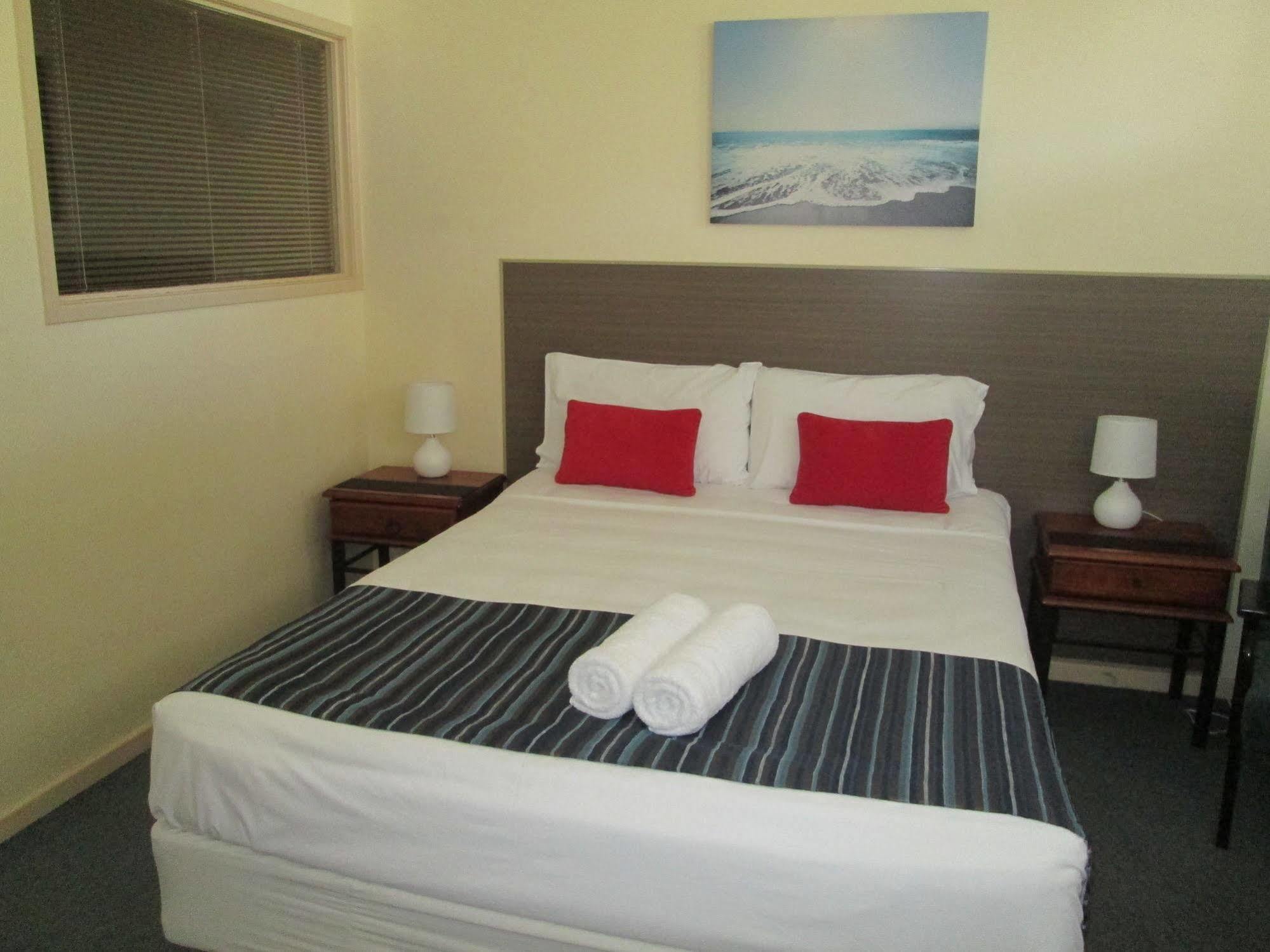Tower Court Motel - Adults Only Haven Hervey Bay Exterior photo