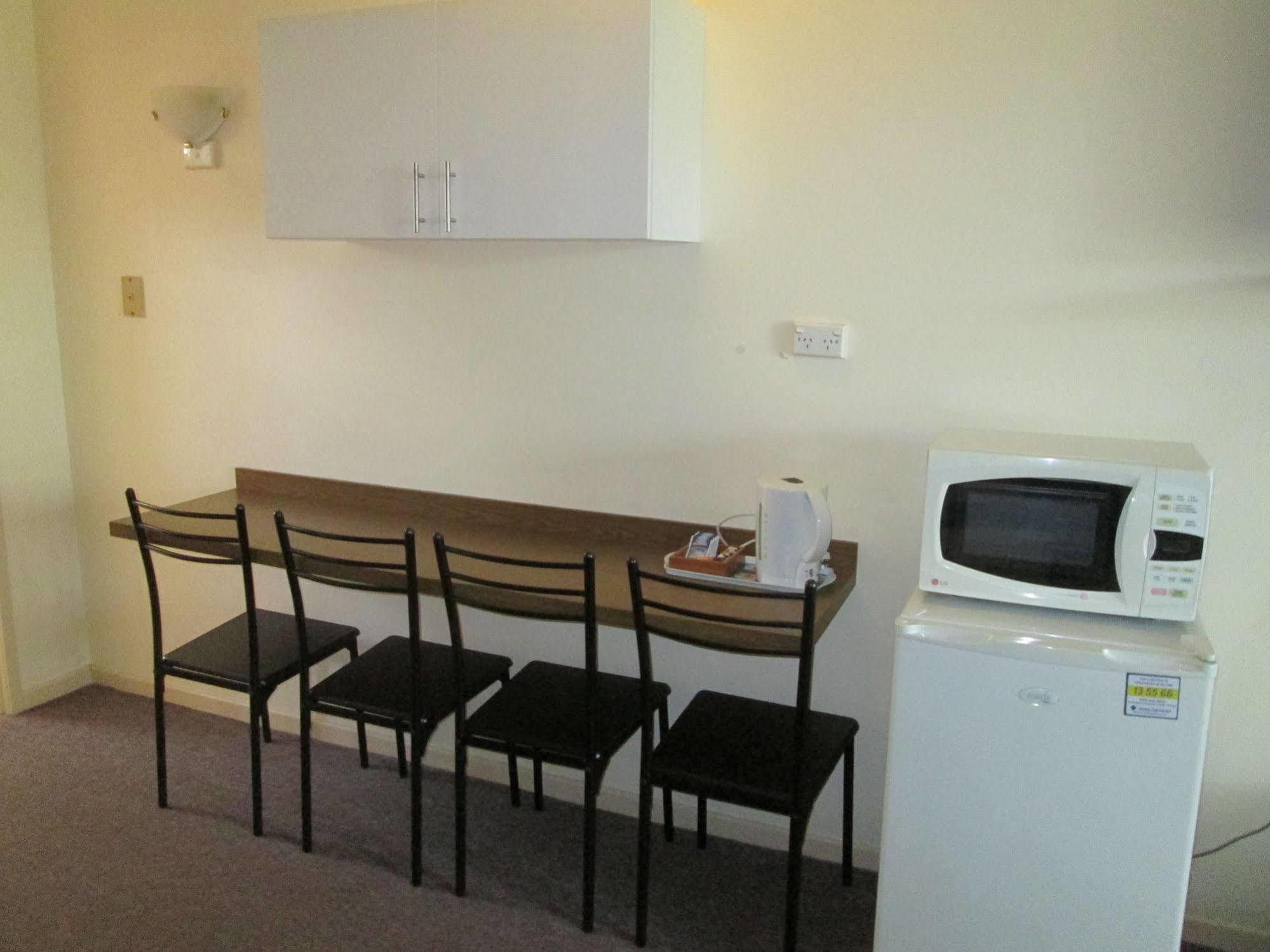Tower Court Motel - Adults Only Haven Hervey Bay Exterior photo