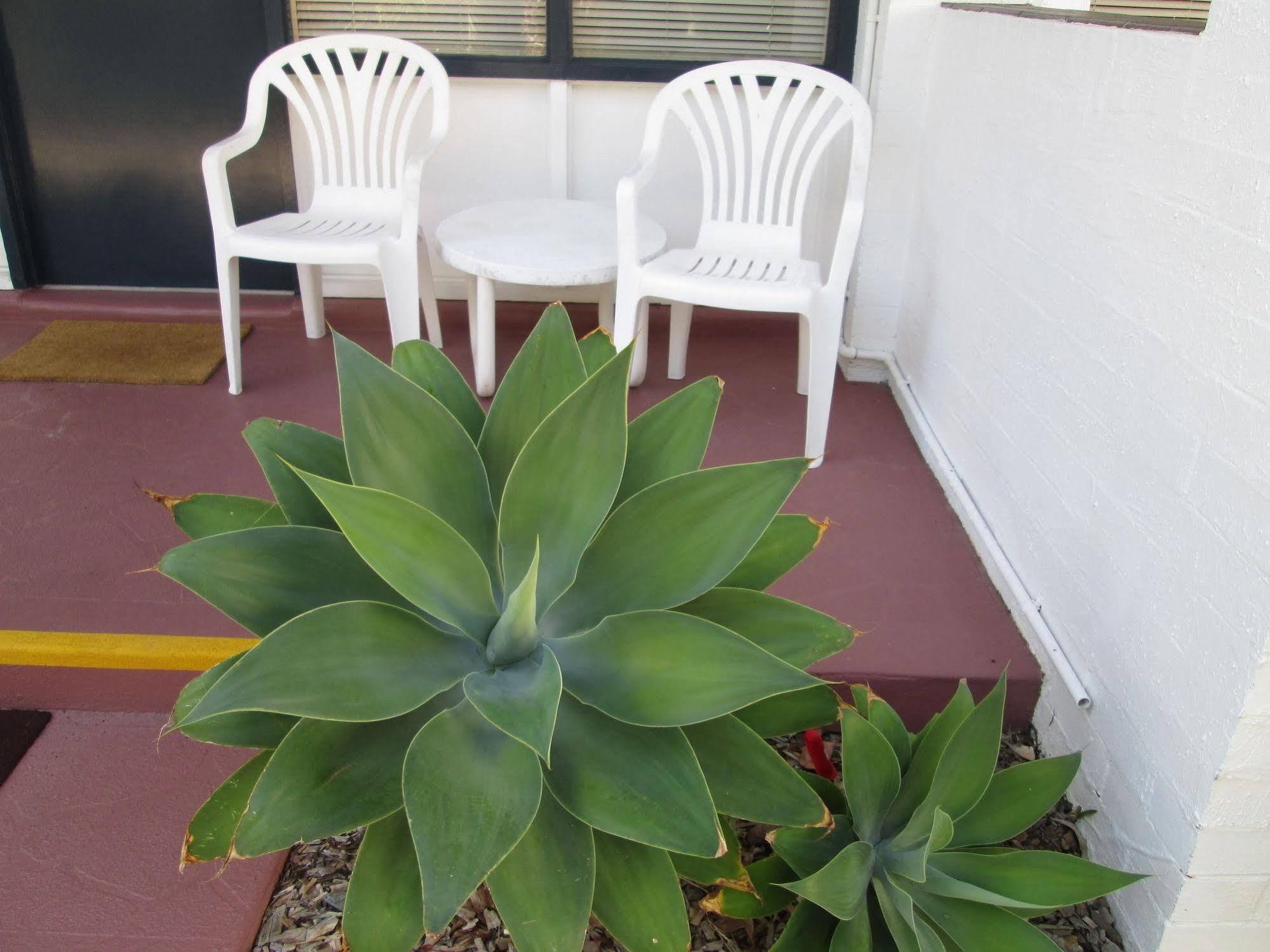 Tower Court Motel - Adults Only Haven Hervey Bay Exterior photo