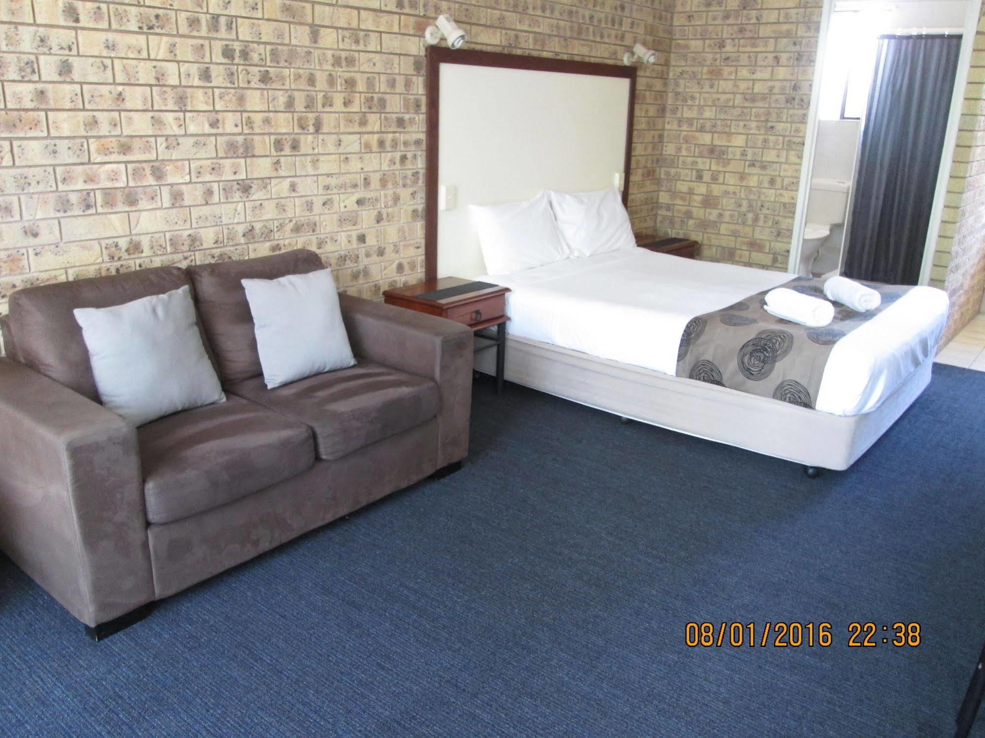 Tower Court Motel - Adults Only Haven Hervey Bay Exterior photo